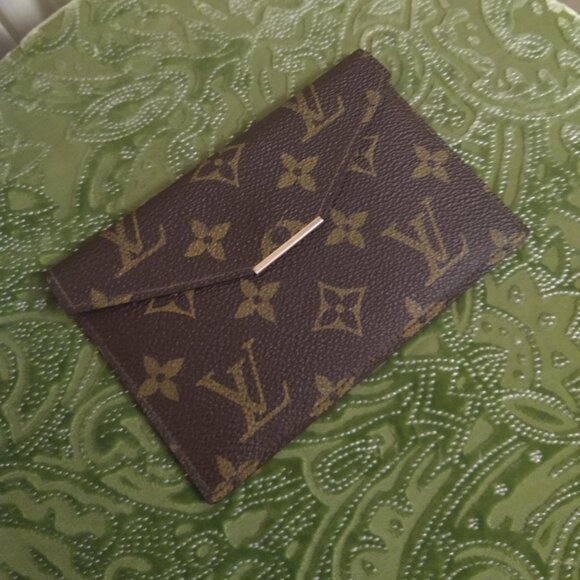 Louis Vuitton Monogram Card Wallet - Picture 3 of 11